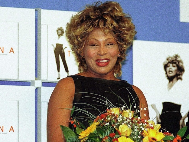 Freundin sagt Tina Turner wurde von Ike Turner verprügelt bigFM